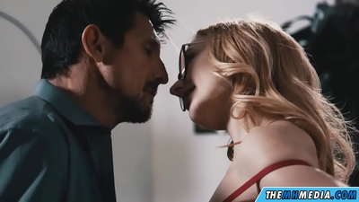 Galmo Romantic ah oo leh timo cad oo jilicsan